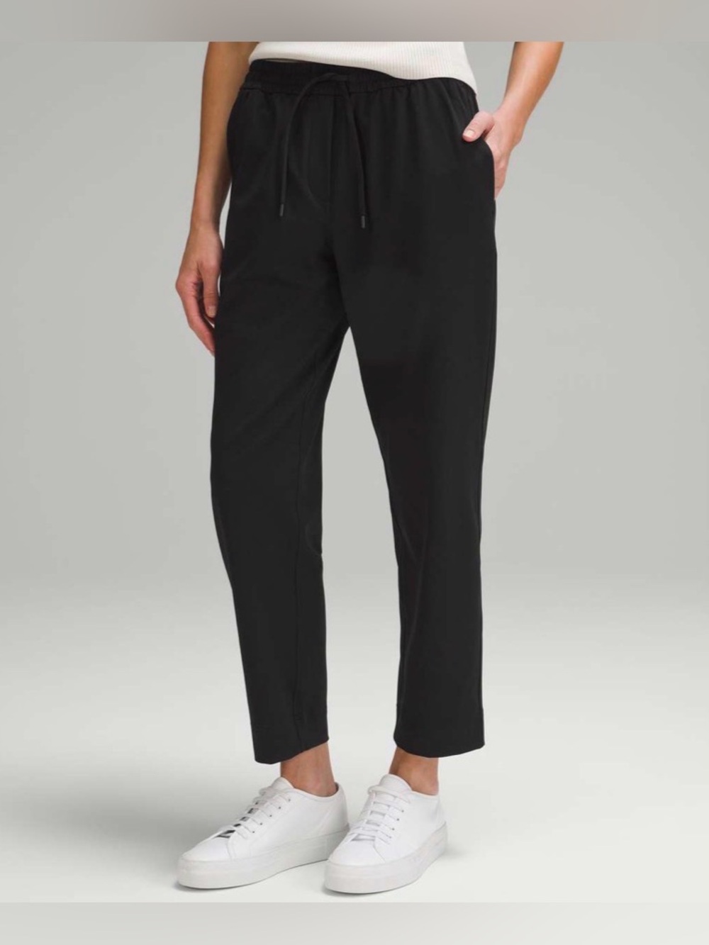 Lululemon Tapered-Leg Mid-Rise Pant 7/8 Length *Luxtreme
Black